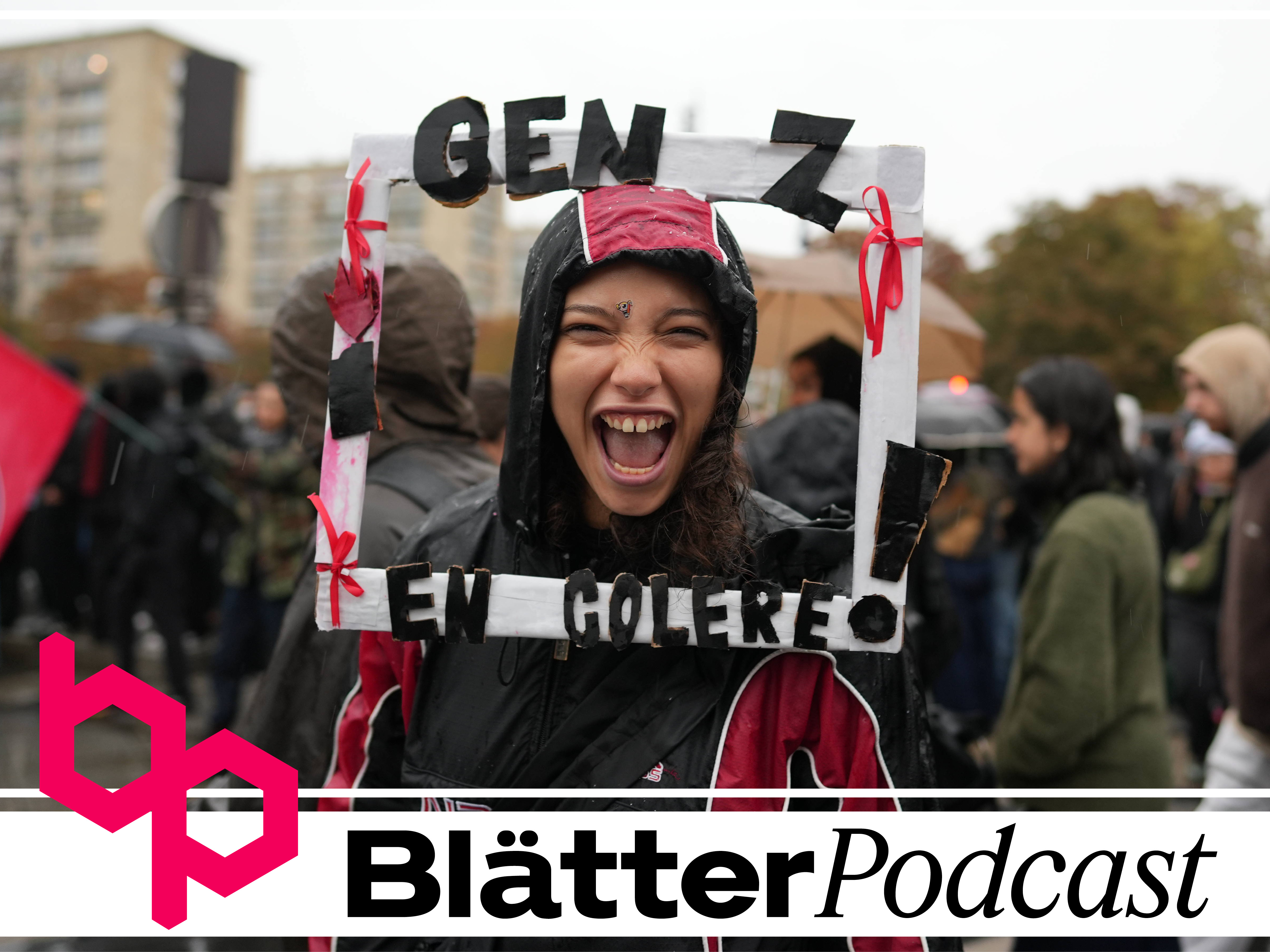 Eine junge Person trägt ein Schild, auf dem »Gen Z en colere!« (Gen Z ist wütend!) steht. (IMAGO / CTK Photo)