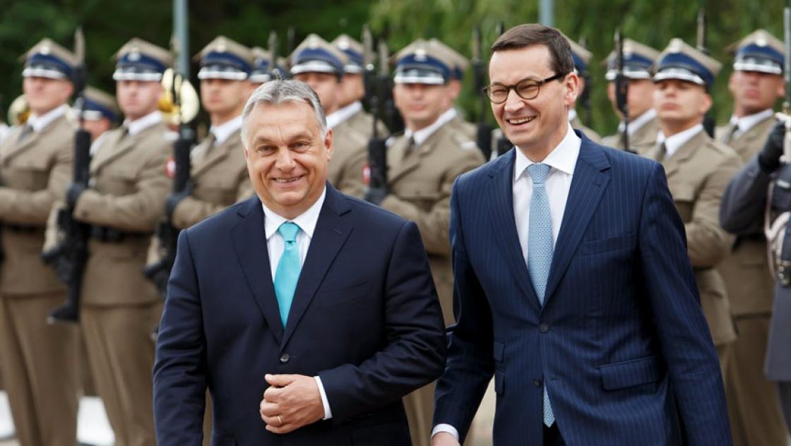 Der polnische Ministerpräsident Mateusz Morawiecki trifft den ungarischen Ministerpräsidenten Viktor Orbán am 14. Mai 2018 in Warschau, Polen.