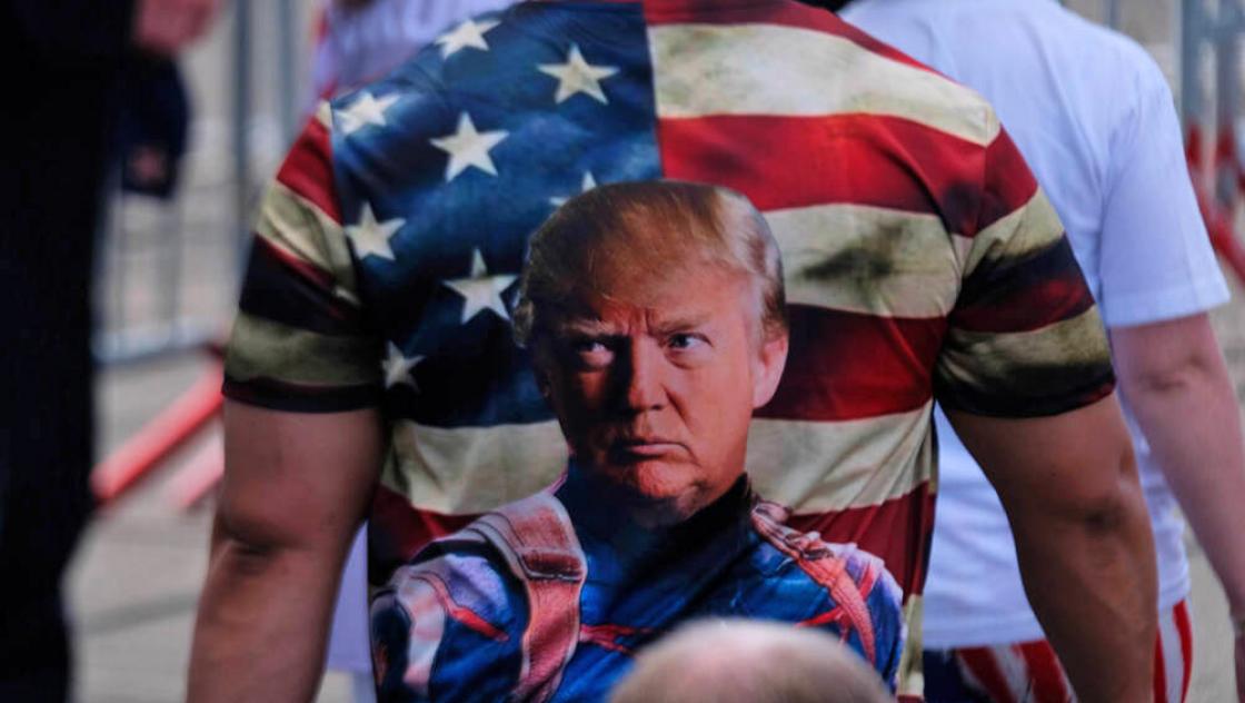 imago images / ZUMA Wire 19. Oktober 2020, Tucson, Arizona, USA: Präsident Donald Trump hält zwei Wochen vor der Wahl 2020 eine Wahlkampfkundgebung auf dem Flughafen von Tucson ab.