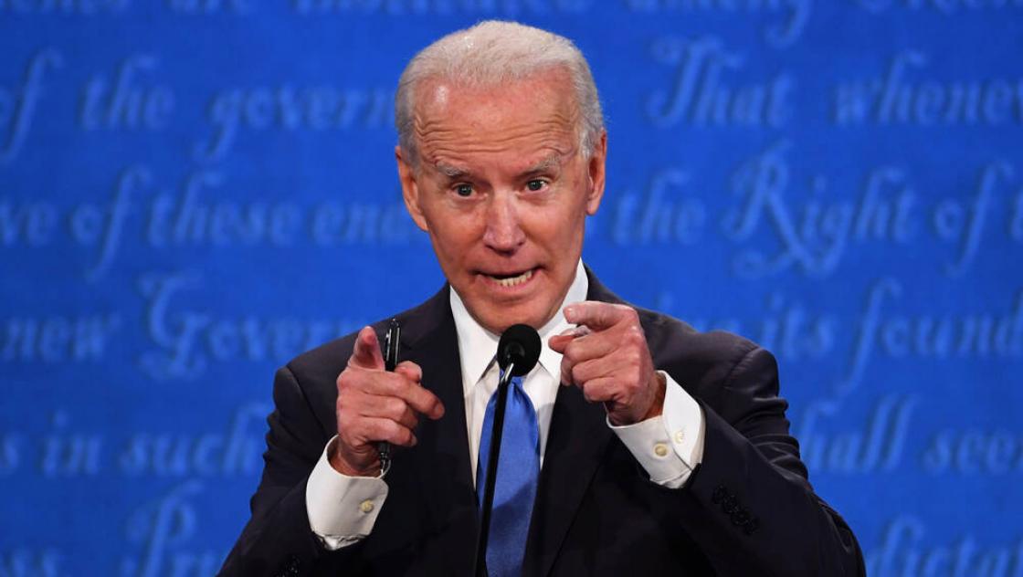 Der demokratische Präsidentschaftskandidat und ehemalige Vizepräsident Joe Biden spricht während der abschließenden Präsidentschaftsdebatte mit dem republikanischen Präsidentschaftskandidaten Präsident Donald Trump auf dem Campus der Belmont-Universität in Nashville, Tennessee, am Donnerstag, 22. Oktober 2020. 