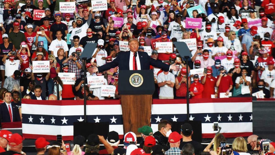 imago images / ZUMA Wire 12. Oktober 2020, Sanford, Florida, Vereinigte Staaten: US-Präsident Donald Trump veranstaltet am internationalen Flughafen Orlando Sanford eine "Make America Great Again"-Rallye, seine erste Wahlkampfkundgebung seit der Unterzeichnung des COVID-19.