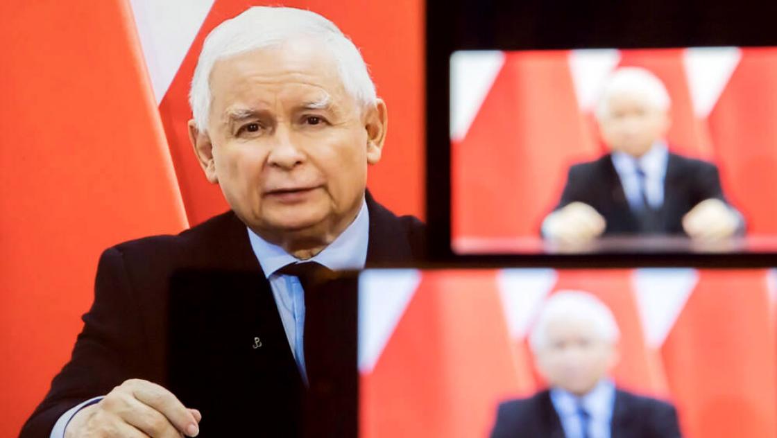 Jaroslaw Kaczynski, der Führer von "Recht und Gerechtigkeit", hält eine Ansprache, 27. Oktober 2020 (imago images / Eastnews) Jaroslaw Kaczynski, der Führer von "Recht und Gerechtigkeit", hält eine Ansprache, 27. Oktober 2020 (imago images / Eastnews)