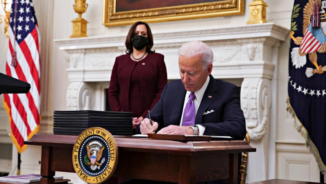 US-Präsident Joe Biden mit US-Vizepräsidentin Kamala Harris im State Dining Room des Weißen Hauses in Washington, D.C., 21. Januar 2021 imago images / ZUMA Wire