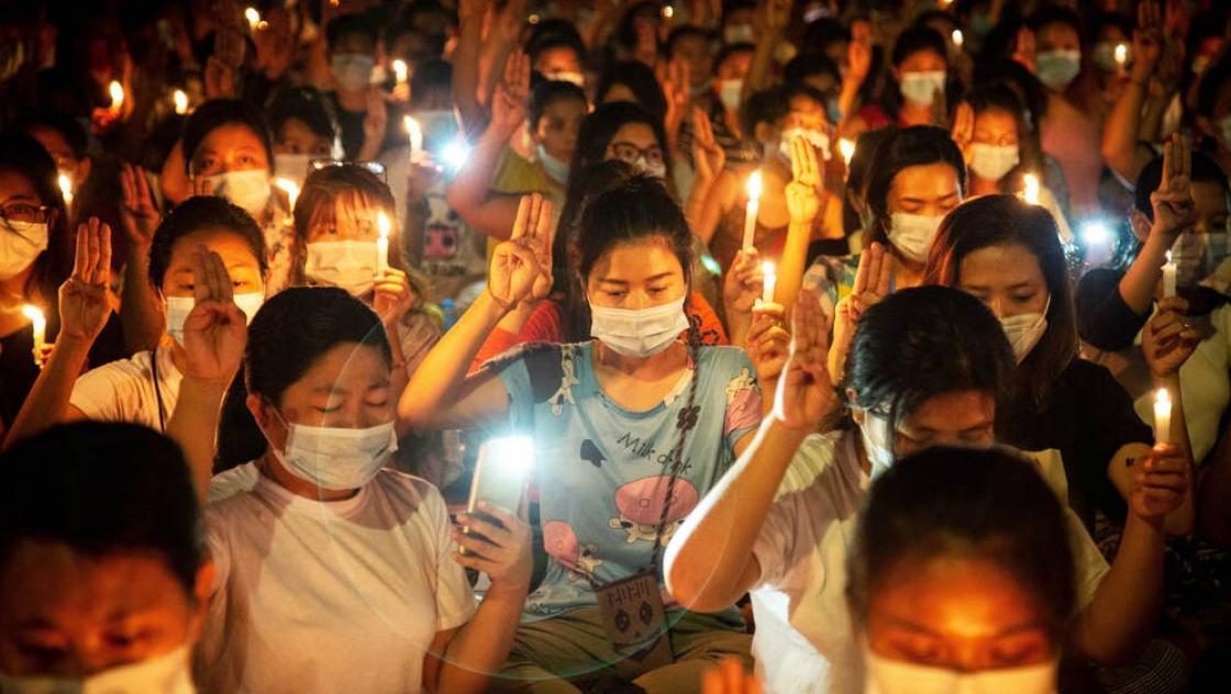 Demonstrierende in Yangon (Myanmar), 13.3.2021 (IMAGO / ZUMA Wire)