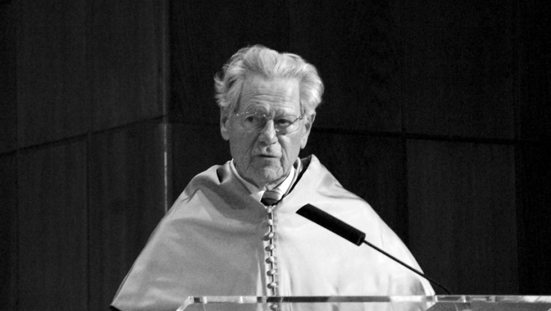 UNED Universidad Nacional de Educación a Distancia: „Hans Küng en la UNED 02 (cropped)“|https://commons.wikimedia.org/wiki/File:Hans_Küng_en_la_UNED_02_(cropped).jpg__BREAK__Creative Commons (Attribution 2.0)|https://creativecommons.org/licenses/by/2.0/legalcode