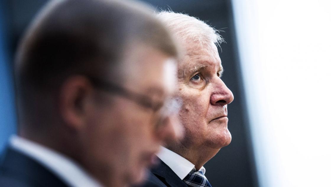 Bundesinnenminister Horst Seehofer und Thomas Haldenwang, Präsident des Bundesamts fuer Verfassungsschutz, bei der Vorstellung des Verfassungsschutzberichtes 2020 in Berlin, 15.06.2021 (IMAGO / photothek) Bundesinnenminister Horst Seehofer und Thomas Haldenwang, Präsident des Bundesamts fuer Verfassungsschutz, bei der Vorstellung des Verfassungsschutzberichtes 2020 in Berlin, 15.06.2021 (IMAGO / photothek)