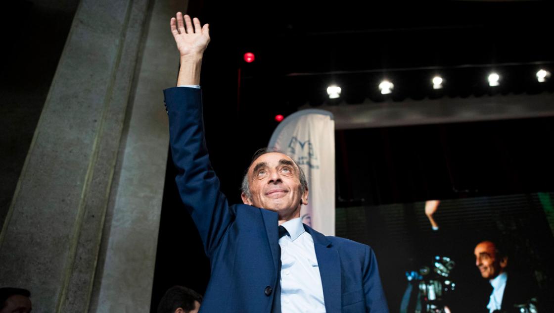 Eric Zemmour während einer Lesung in Versailles, 19.10.2021 (IMAGO / IP3press) Eric Zemmour während einer Lesung in Versailles, 19.10.2021 (IMAGO / IP3press)