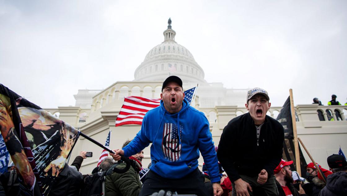 Trump-Anhänger stürmen das US-Kapitolgebäude nach einer »March to Save America«-Kundgebung am 6. Januar 2021 in Washington (IMAGO / Bildbyran)