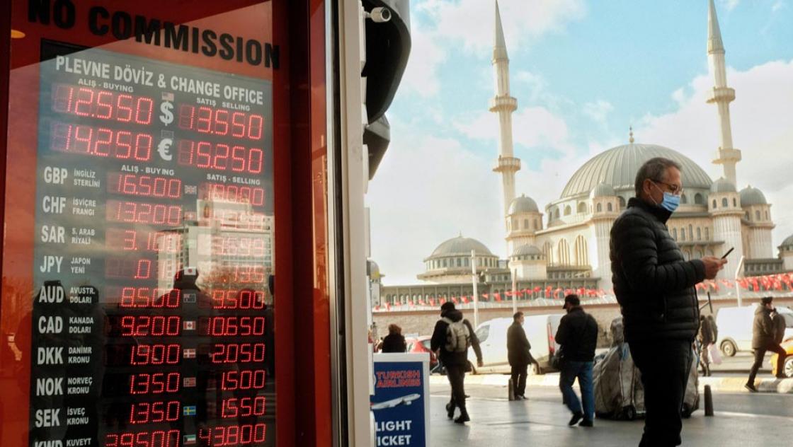 Wechselstube in Istanbul, 1.12.2021 (IMAGO / NurPhoto)