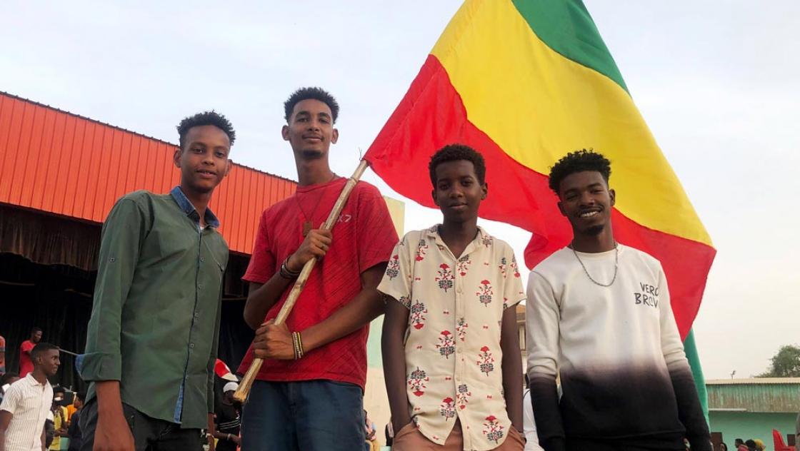 Sudanesische Jugendliche demonstrieren gegen das Militär in Khartum/Sudan 12.3.2022 (IMAGO / ZUMA Wire)