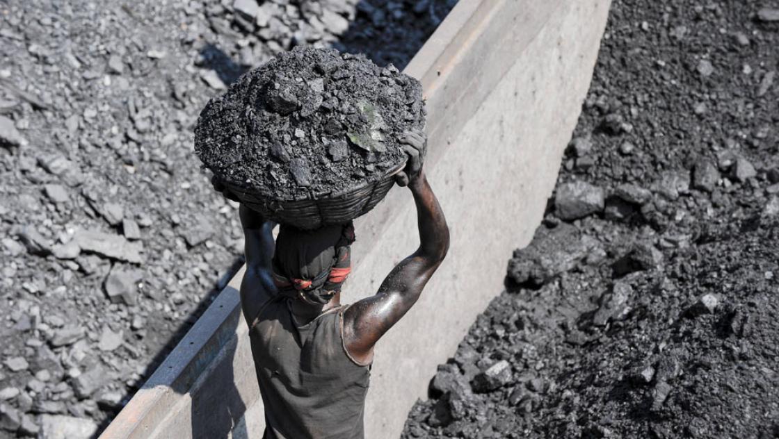 Arbeiter im Kohleabbau in Dhanbad/Indien (IMAGO / Joerg Boethling)