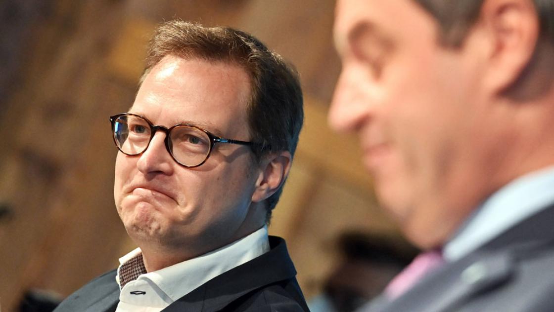 Martin Huber und Markus Söder auf einer Pressekonferenz in der CSU-Landesleitung in München, 6.5.2022 (IMAGO / Sven Simon)