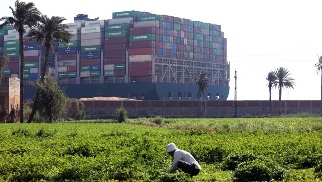 Das festsitzende Containerschiff Ever Given auf dem Suezkanal, Ägypten, 27.3.2021 (IMAGO / Xinhua)