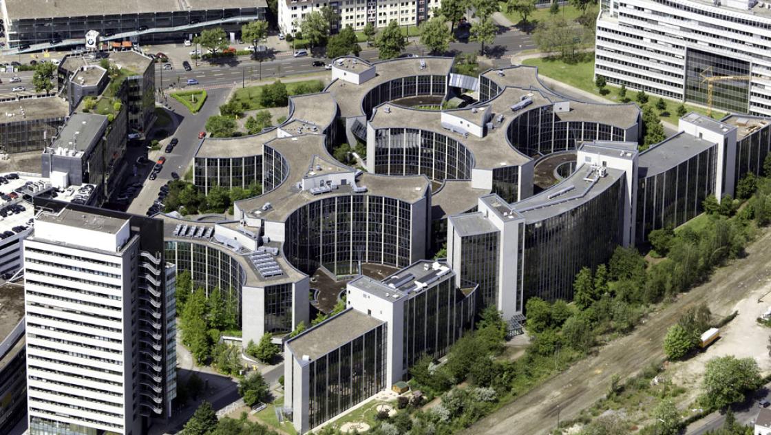 Im ehemaligen Thyssen Trade Center sind bis heute mehr als 300 Wohnungen entstanden, Düsseldorf, 9.6.2012 (IMAGO / imagebroker) Im ehemaligen Thyssen Trade Center sind bis heute mehr als 300 Wohnungen entstanden, Düsseldorf, 9.6.2012 (IMAGO / imagebroker)