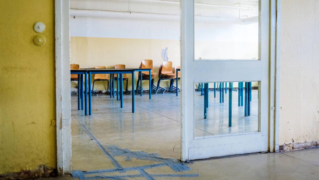 Eine sanierungsbedüftige Schule in Erfurt (IMAGO / Steve Bauerschmidt)