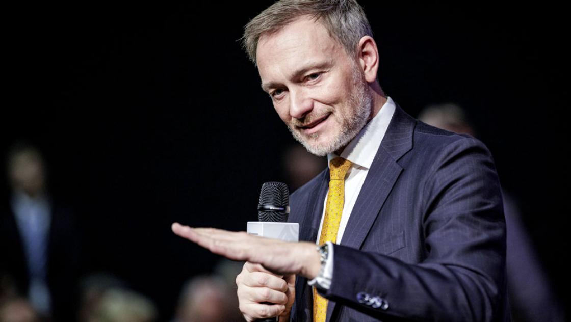 Bundesfinanzminister Christian Lindner (FDP) beim Bürgerdialog in Lübeck, 6.2.2024 (IMAGO / photothek / Janine Schmitz)