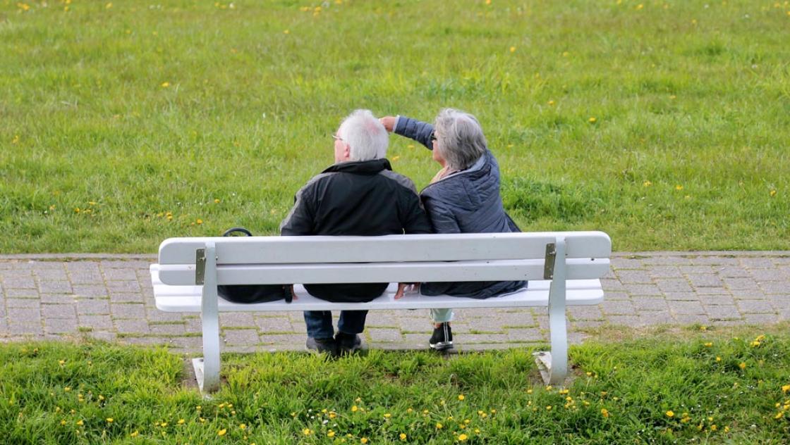 In den kommenden Jahren geht die Boomergeneration in Rente und weniger Beitragszahler:innen müssen mehr Rentenzahlungen gegenfinanzieren. Das Bild wurde in Cuxhaven aufgenommen, 6.5.2022 (IMAGO / Rust) In den kommenden Jahren geht die Boomergeneration in Rente und weniger Beitragszahler:innen müssen mehr Rentenzahlungen gegenfinanzieren. Das Bild wurde in Cuxhaven aufgenommen, 6.5.2022 (IMAGO / Rust)