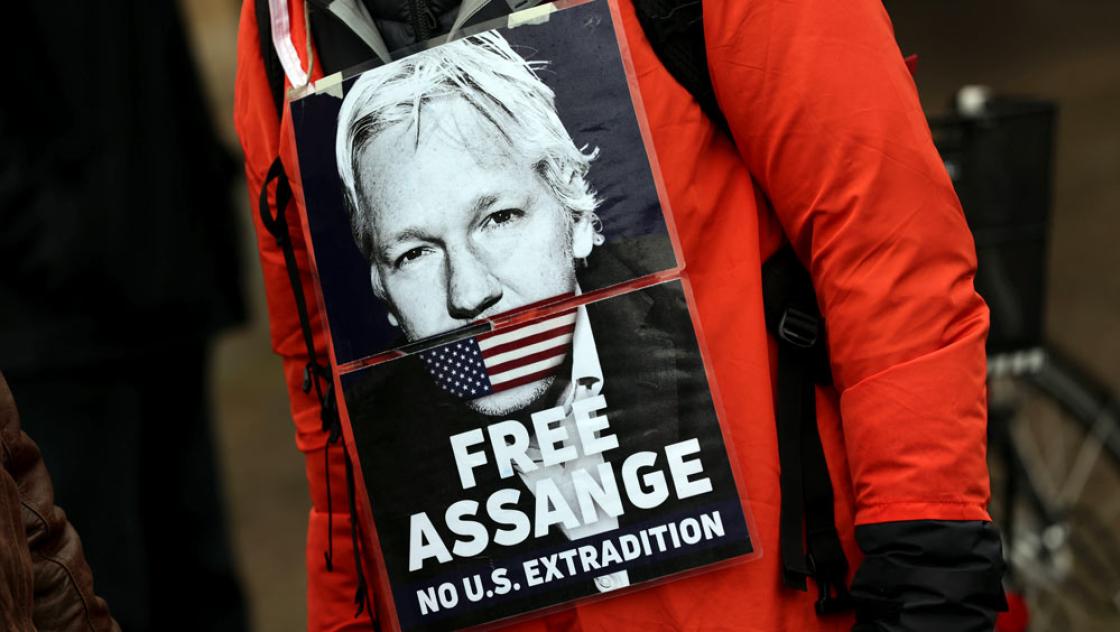 "Free Assange"-Schild auf einer Demo in Berlin, 25.11.2023 (IMAGO / Stefan Trappe)