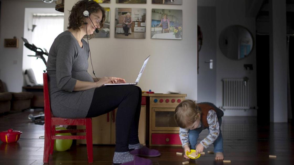 Unter den Folgen des Fachkräftemangels leiden nicht nur Familien und das pädagogische Personal, sondern langfristig auch die hiesige Wirtschaft, Bonn, 7.1.2021 (IMAGO / photothek / Ute Grabowsky)