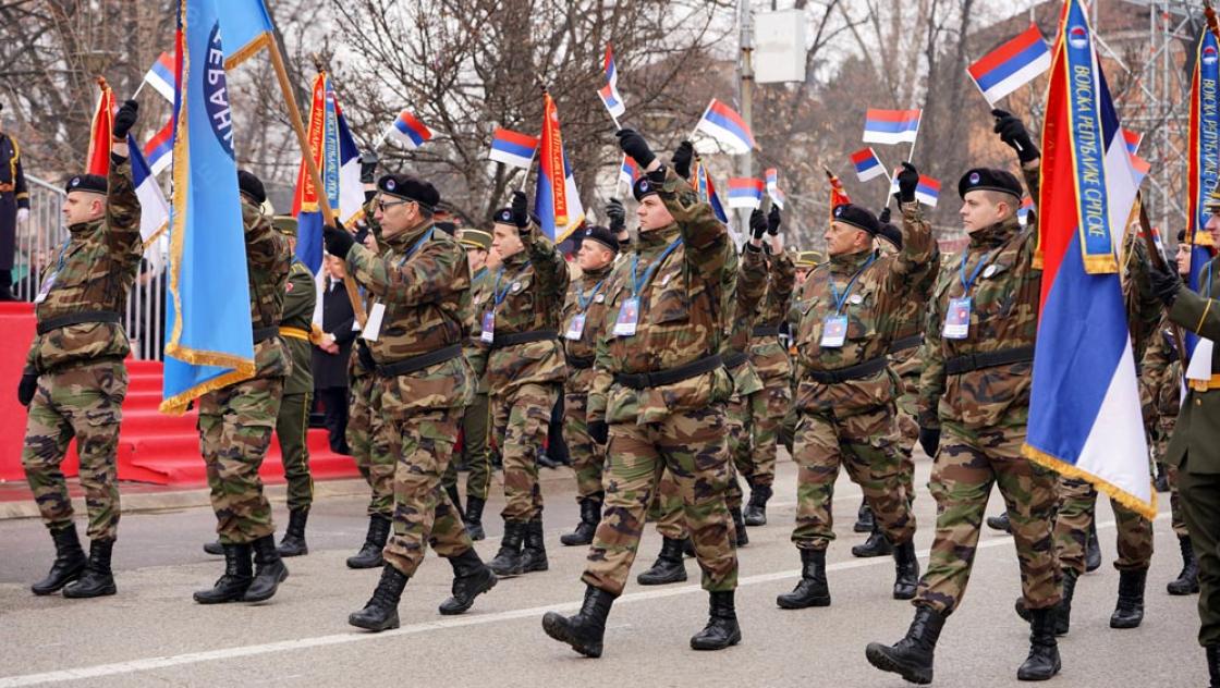 Militärs am »Nationalfeiertag« der Republika Srpska. Das Datum ist historisch belastet und sorgt seit Jahren für Streit. Foto vom 9.1.2021 (IMAGO / Pixsell / Dejan Rakita)