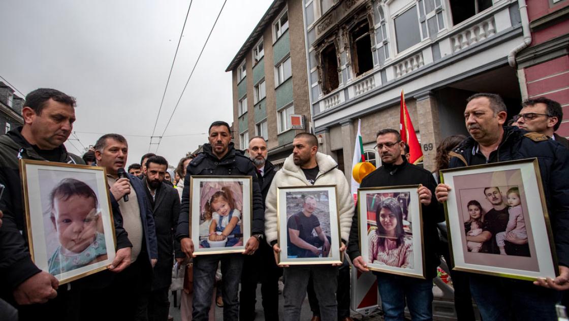 Trauermarsch in Solingen für die vier Verstorbenen im Haus Grünewalder Straße 69, 30.3.2024 (IMAGO / Markus Matzel) 