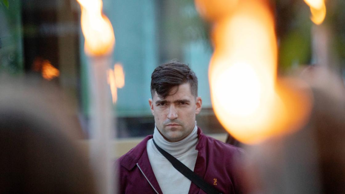 Martin Sellner während einer Veranstaltung der IBÖ in Wien. Gegen den rechtsextremen Vordenker ist ein bundesweites Einreiseverbot erlassen worden. Foto vom 8.5.2021 (IMAGO / Alex Halada)