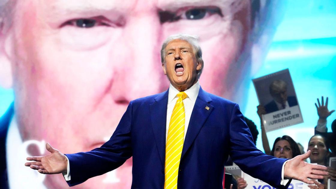 Donald Trump bei einem Town Hall Meeting in Phoenix, 6.6.2024 (IMAGO / Rob Schumacher / The Republic) Donald Trump bei einem Town Hall Meeting in Phoenix, 6.6.2024 (IMAGO / Rob Schumacher / The Republic)
