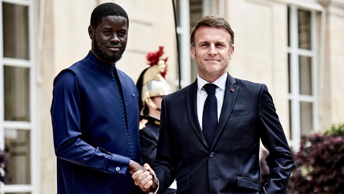 Emmanuel Macron und der senegalesische Präsident Bassirou Diomaye Faye bei einem Treffen im Elysee-Palast am 20.6.2024 (IMAGO / Le Pictorium) Emmanuel Macron und der senegalesische Präsident Bassirou Diomaye Faye bei einem Treffen im Elysee-Palast am 20.6.2024 (IMAGO / Le Pictorium)