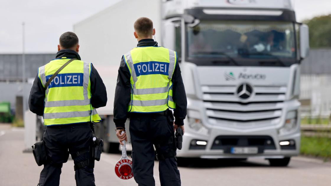 Die Bundespolizei führt Binnengrenzkontrollen an den Grenzen zwischen Deutschland und Belgien durch, 22.06.2024 (IMAGO / Panama Pictures / Christoph Hardt)