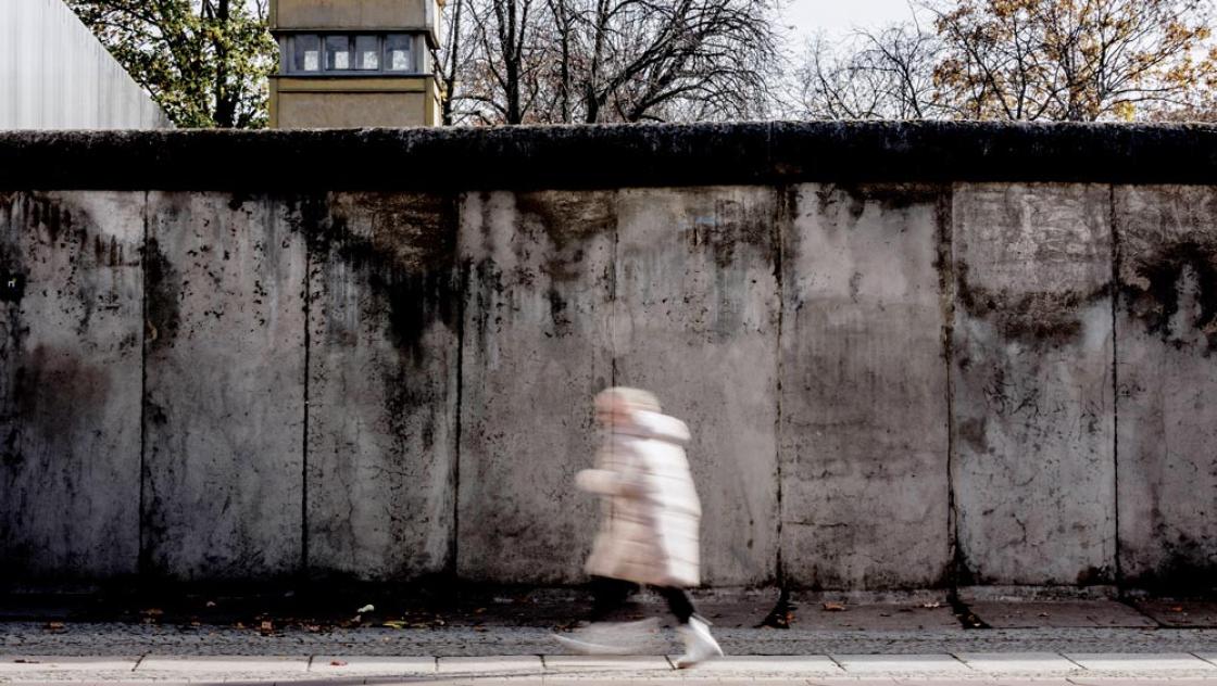 Überreste der Berliner Mauer an der Bernauer Straße in Berlin, 5.11.2024 (IMAGO / photothek / Florian Gaertner)