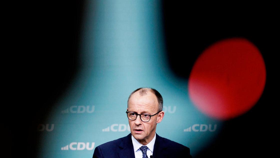 Friedrich Merz, CDU-Parteivorsitzender und Kanzlerkandidat, bei einer Pressekonferenz nach der Bundestagswahl in Berlin, 24.02.2025 (Florian Gaertner / IMAGO / photothek) Friedrich Merz, CDU-Parteivorsitzender und Kanzlerkandidat, bei einer Pressekonferenz nach der Bundestagswahl in Berlin, 24.02.2025 (Florian Gaertner / IMAGO / photothek)
