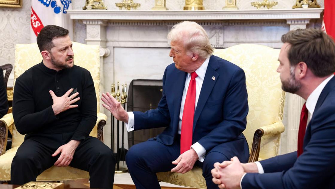 Der ukrainische Präsident Selenskyj, US-Präsident Trump und US-Vizepräsident JD Vance im Wortgefecht vor laufenden Kameras im Oval Office, 28.2.2025 (IMAGO / UPI Photo / Jim Lo Scalzo) Der ukrainische Präsident Selenskyj, US-Präsident Trump und US-Vizepräsident JD Vance im Wortgefecht vor laufenden Kameras im Oval Office, 28.2.2025 (IMAGO / UPI Photo / Jim Lo Scalzo)