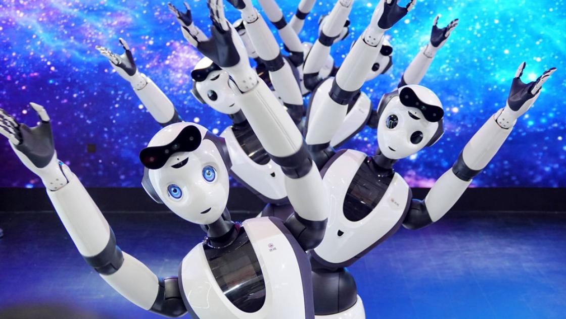 Humanoide Serviceroboter tanzen auf der 2023 World Robot Conference in Peking, 18.8.2023 (IMAGO / VCG)