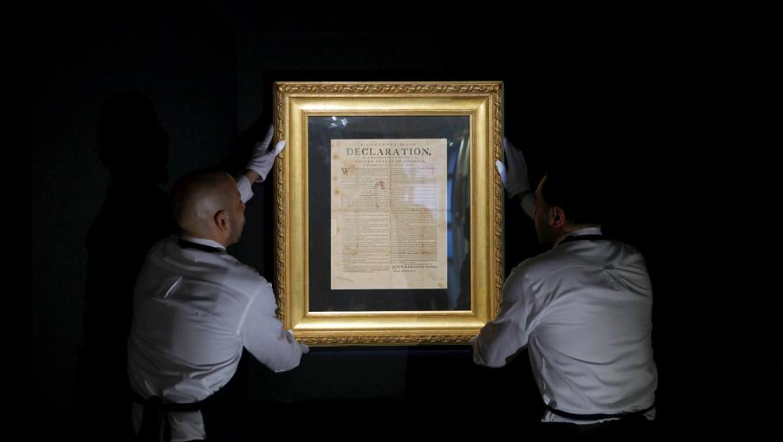 Ein seltener Druck der US-amerikanischen Unabhängigkeitserklärung wird  bei Sotheby's in New York ausgestellt, 17.1.2025 (IMAGO / UPI Photo)