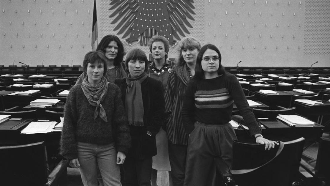 Fraktionssprecherinnen der Grünen im Bundestag - v.l.n.r.: Heidemarie Dann, Annemarie Borgmann, Antje Vollmer, Erika Hickel, Waltraud Schoppe und Christa Nickels, 12.2.1984 (IMAGO / Sven Simon)