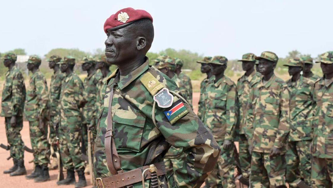 Mitglieder der SPLA im Südsudan. Die einstige Volksbefreiungsarmee SPLA zerfiel in mehrere Fraktionen, die sich heute gegenseitig bekämpfen. Foto vom 29.1.2024 (IMAGO / Joerg Boethling)