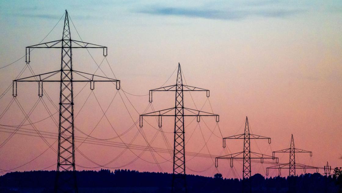 Hochspannungsleitungen in Bayern (IMAGO / Bihlmayerfotografie)