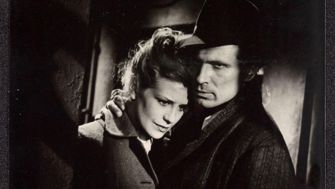 Filmstill aus »Die Mörder sind unter uns« mit Hildegard Knef und Ernst Wilhelm Borchert, 1946 (IMAGO / piemags)