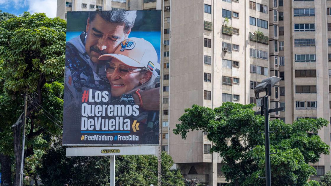 In Caracas hängen große Plakate, auf denen das ehemalige Präsidentenpaar sowie die Hashtags #FreeMaduro und #FreeCilia zu sehen sind, 25.1.2026 (IMAGO / ZUMA Press Wire)