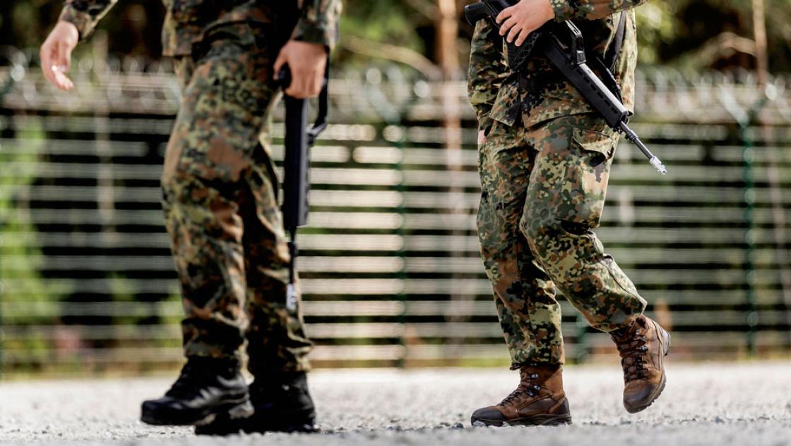 Zwei Soldaten auf einem Truppenübungsplatz, 6.9.2025 (Florian Gaertner / IMAGO / photothek)