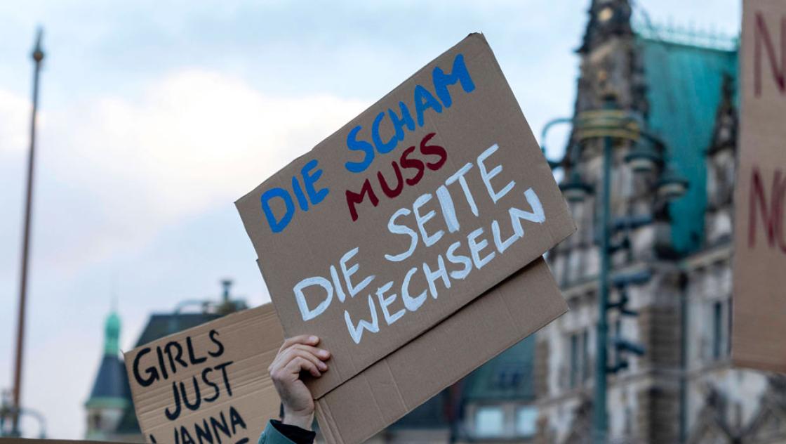 Demonstration gegen sexualisierte Gewalt unter dem Motto »Es reicht! Die Scham muss die Seite wechseln« in Hamburg, 26.3.2026 (IMAGO / Future Image)