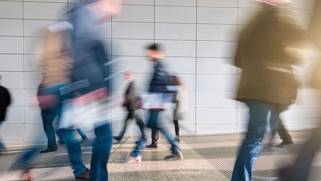 Heimatverlust wird heute zu einer universellen Erfahrung: durch Kriege, die Verheerungen der Klimakrise, aufgrund wirtschaftlicher Not. aber auch durch die Enfremdung von Mitmenschen. (Foto: IMAGO / Depositphotos)