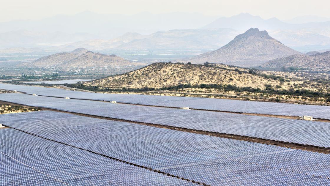 Der Solarpark Quilapilun in der Nähe von Santiago de Chile (IMAGO / Pond5 Images)