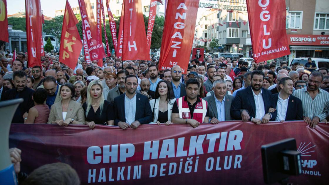 CHP-Anhänger protestieren in Istanbul, 11.6.2026 (IMAGO / ZUMA Press Wire)
