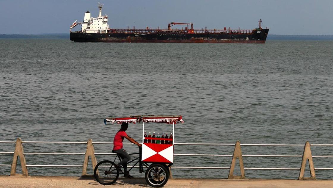 Rohöltanker laden nach dem Abkommen mit den USA Öl am Terminal von Bajo Grande in Maracaibo, 1.9.2026 (IMAGO / Anadolu Agency)