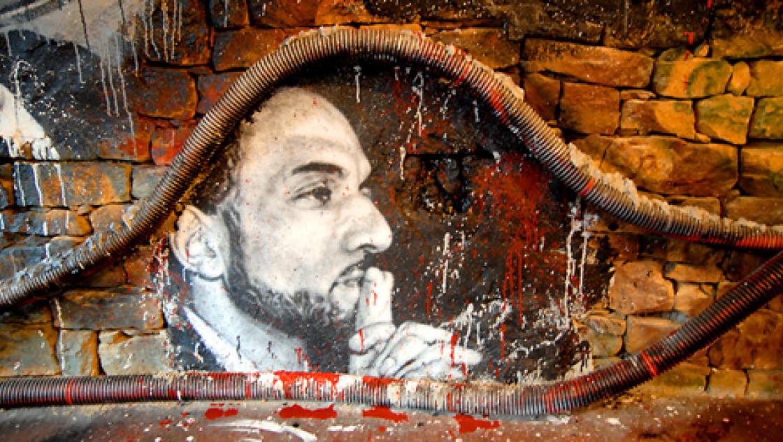 Abode of Chaos: "Tariq Ramadan painted portrait _DDC2917"|https://www.flickr.com/photos/home_of_chaos/5424843997/__BREAK__(Attribution License)|https://creativecommons.org/licenses/by/2.0/