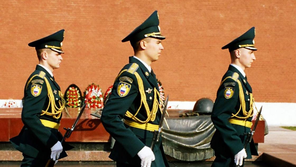 Parade russischer Soldaten