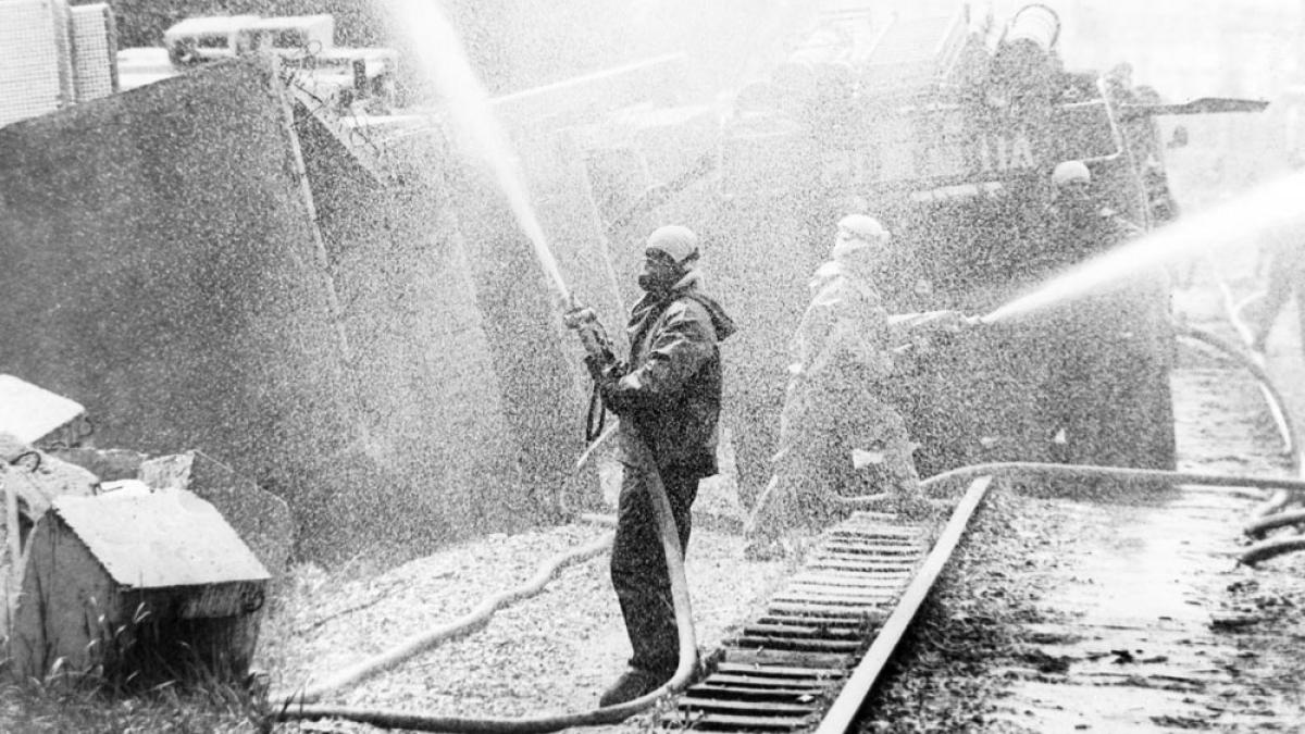 Bei den Dekontaminierungsarbeiten auf dem Gelände des Atomkraftwerks Tschernobyl 1986 (IMAGO / SNA)