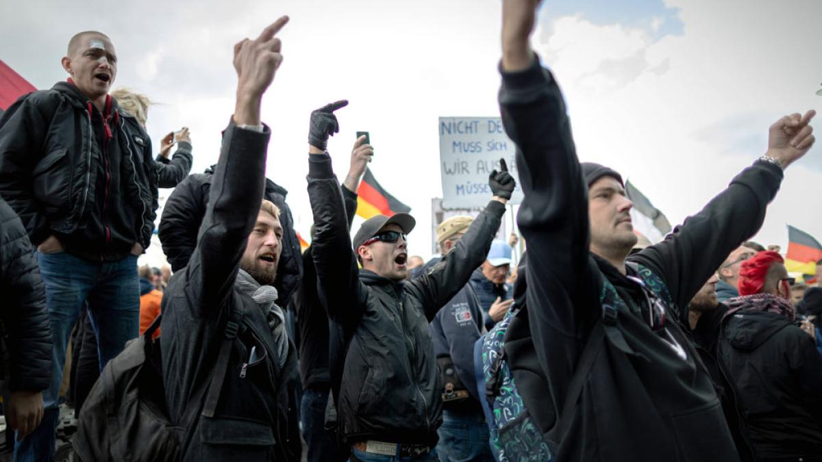 Teilnehmer der rechten Demo »Wir für Deutschland«, 3.10.2018 (IMAGO / Christian Mang)