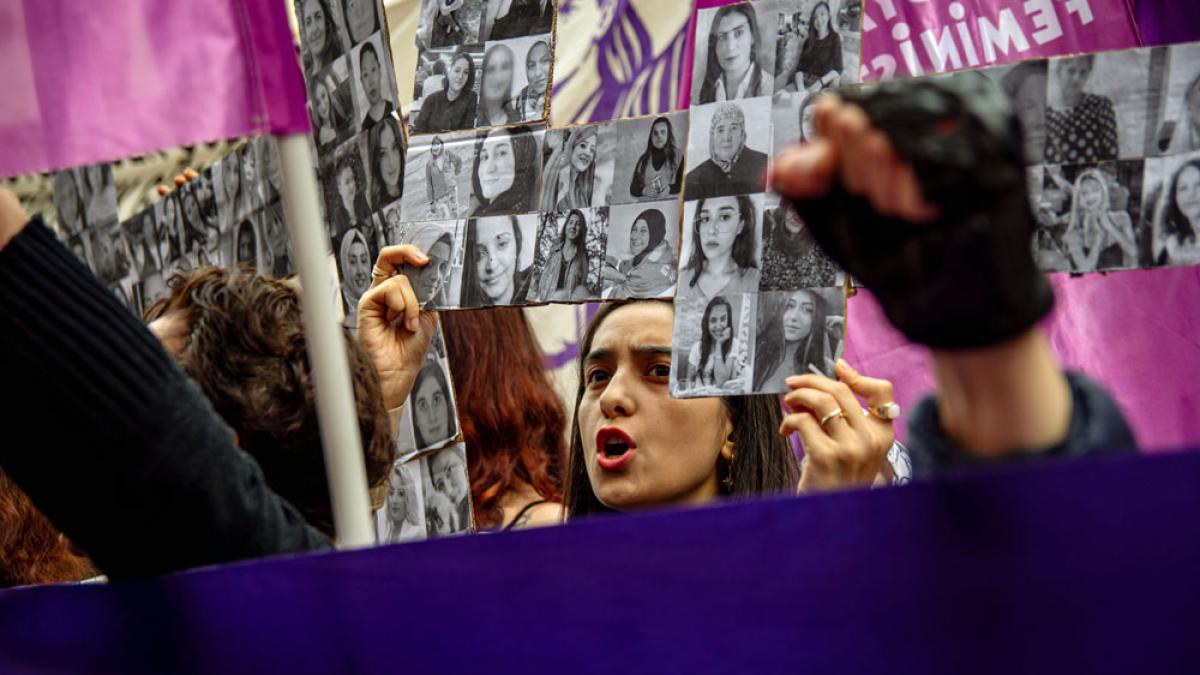  Feministische Protestaktion zum Internationalen Tag gegen Gewalt gegen Frauen in Istanbul, 25.11.2025 (IMAGO / ZUMA Press Wire)